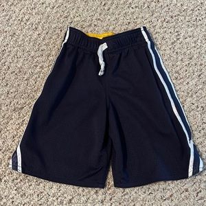 Carter’s boys mesh shorts. Size 5.